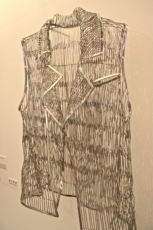 Man Fung Yi : Weaving Intimacy (Body Lines) No.J12009 – Stainless stee